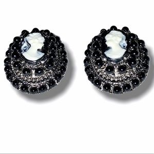 Stunning Cameo Clíp-on Earrings Rare